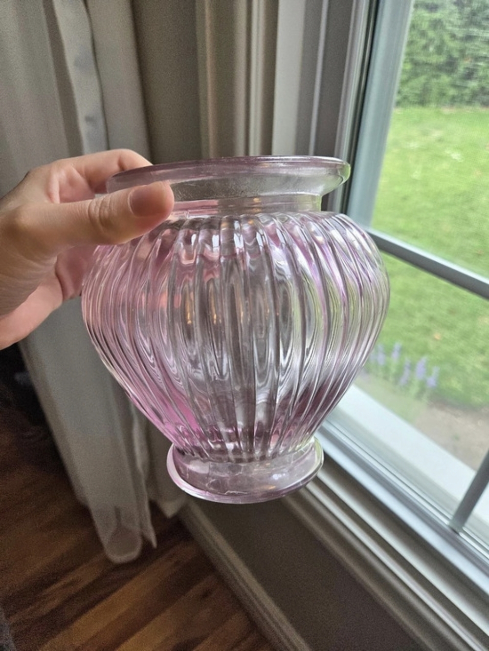 Small Ribbed Pink Glass Vase - Picture 5 of 5